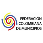 Logotipo de la federación colombiana de municipios, que presenta un colorido diseño de remolino con rojo, amarillo y azul, acompañado del nombre de la organización en texto negro.