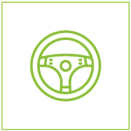 Ícono del volante de un automóvil con un estilo simple de dibujo de líneas verdes, centrado dentro de un cuadrado con un borde verde.