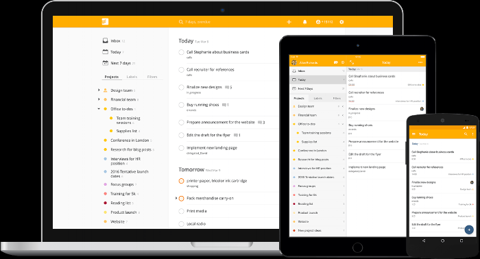 Tres dispositivos que muestran la interfaz de una aplicación de gestión de proyectos; una computadora portátil, una tableta y un teléfono inteligente, todo ello sobre un fondo blanco simple.